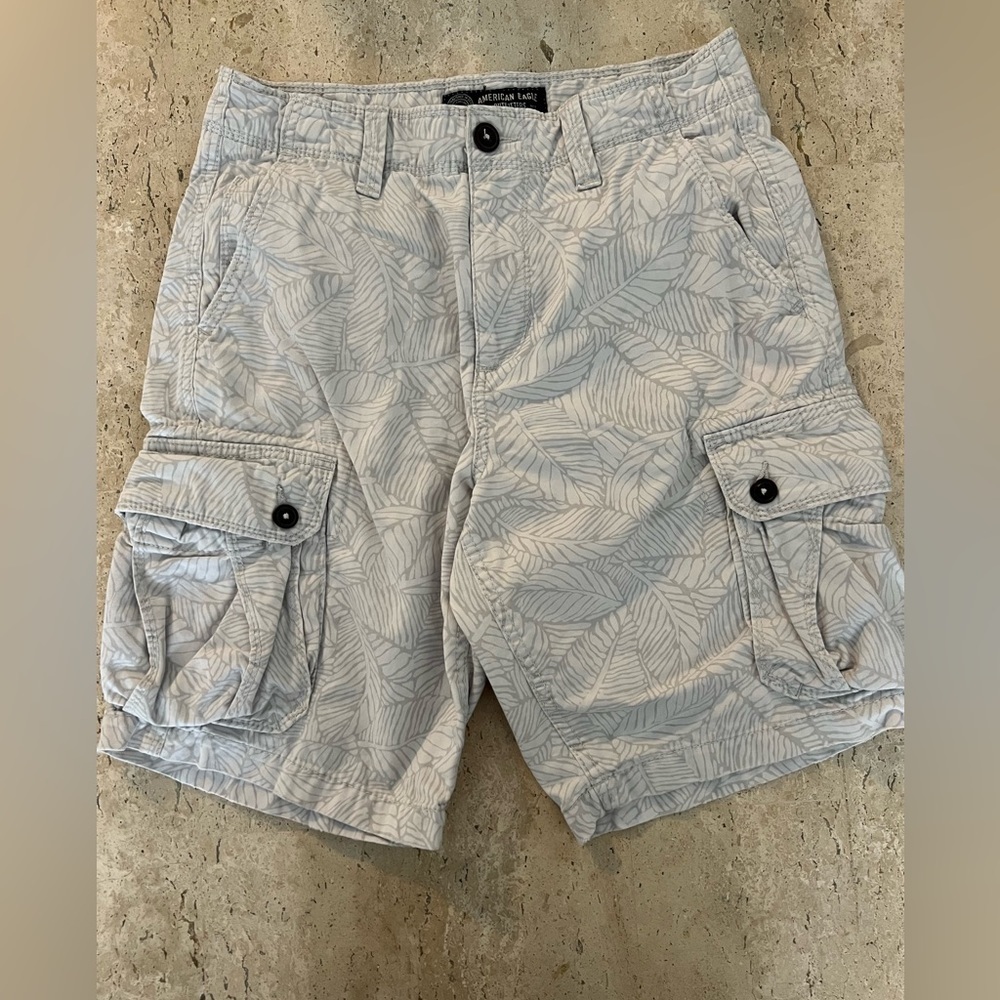 American Eagle Palm Leaf Cargo Shorts Size 31
